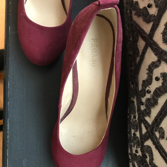 Size 7 burgundy heels - Picture 2 of 5